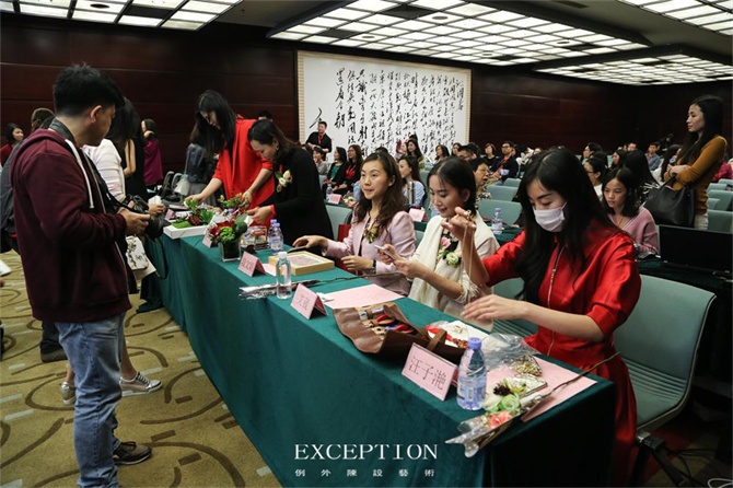 “十雅”魅力綻放，你們注意到女神手上的藍色錦魚了嗎？-別墅設(shè)計,軟裝設(shè)計,室內(nèi)設(shè)計,豪宅設(shè)計,深圳例外軟裝設(shè)計公司